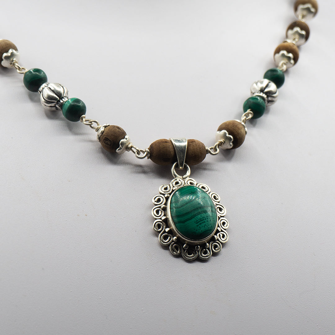 Club beads Green Stone Silver Kanti Mala