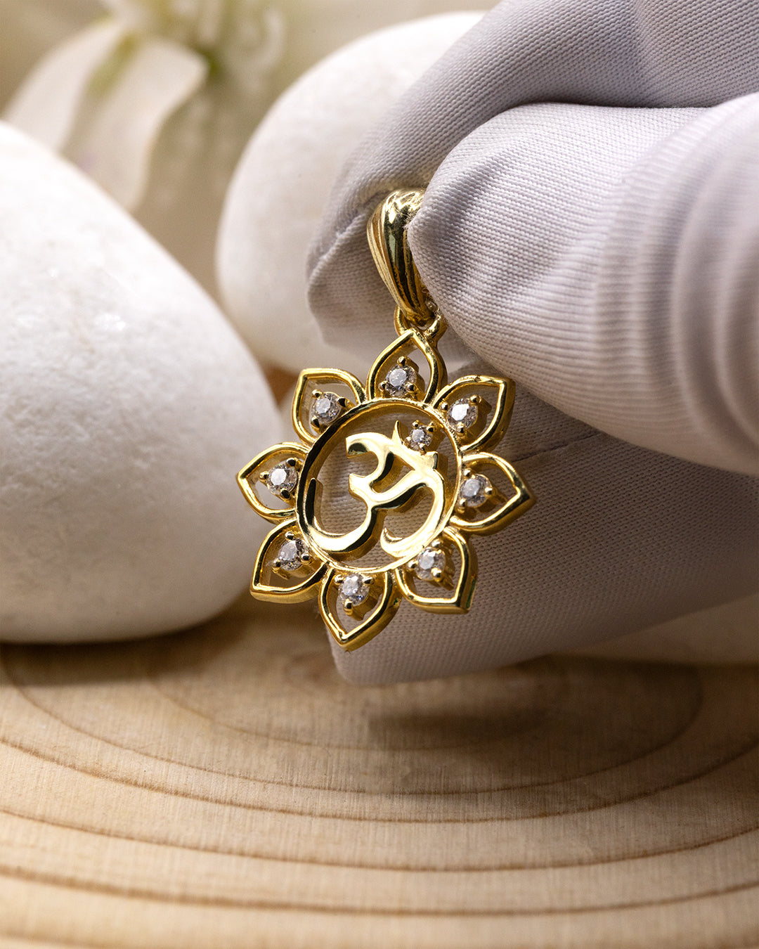 Mini Radiant Om yantra