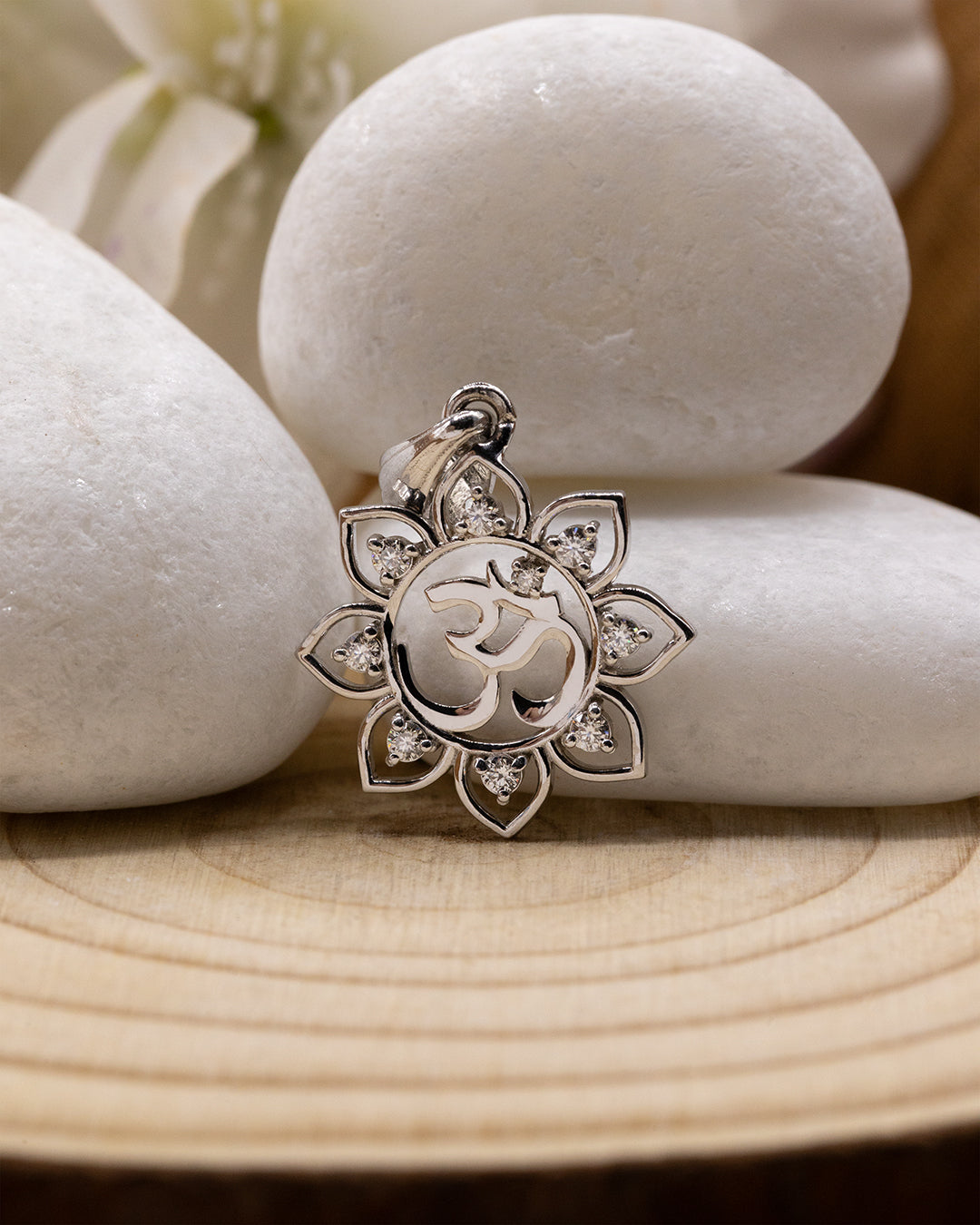 Mini Radiant Om yantra