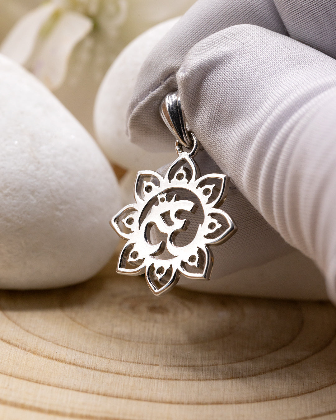 Mini Radiant Om yantra
