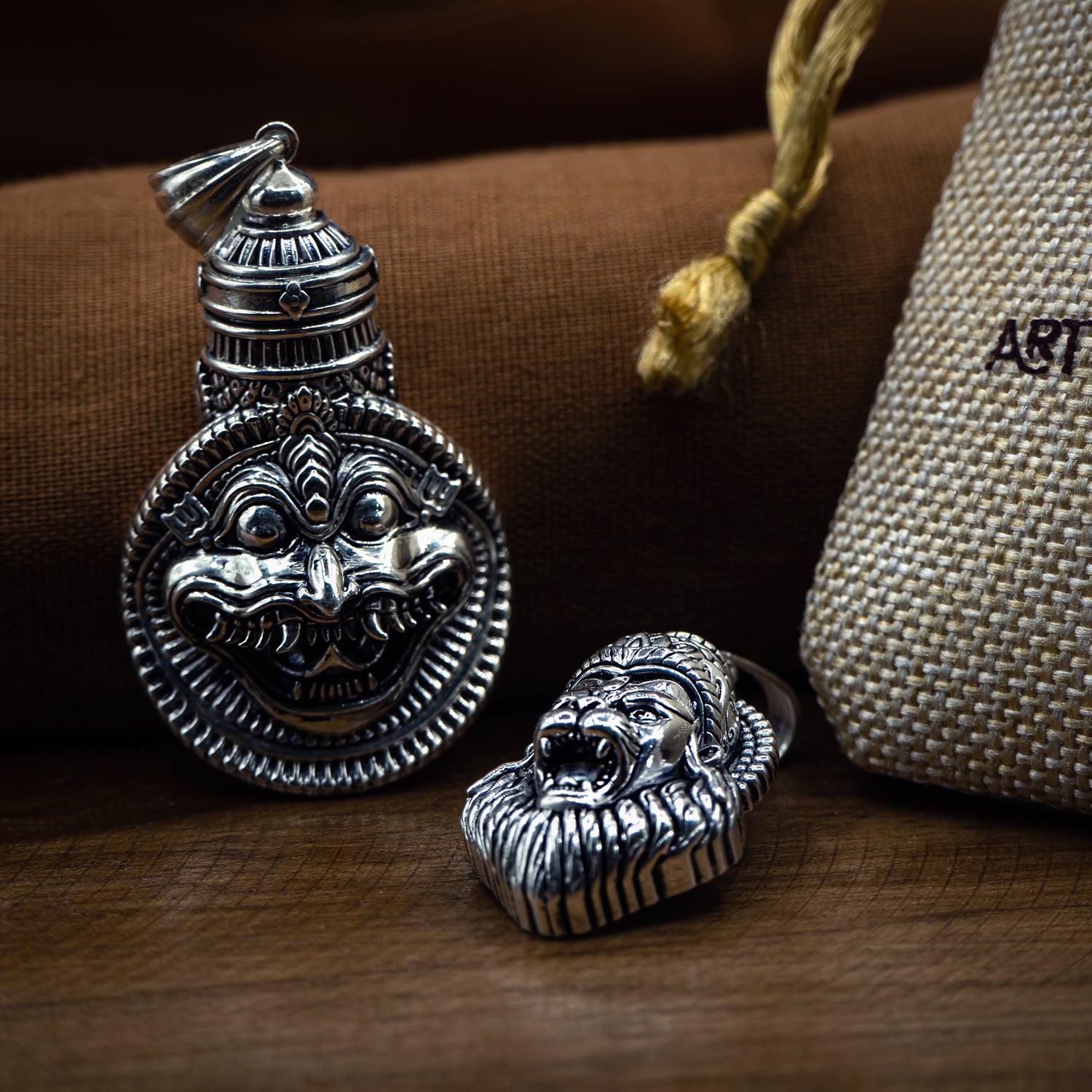 Pendants 