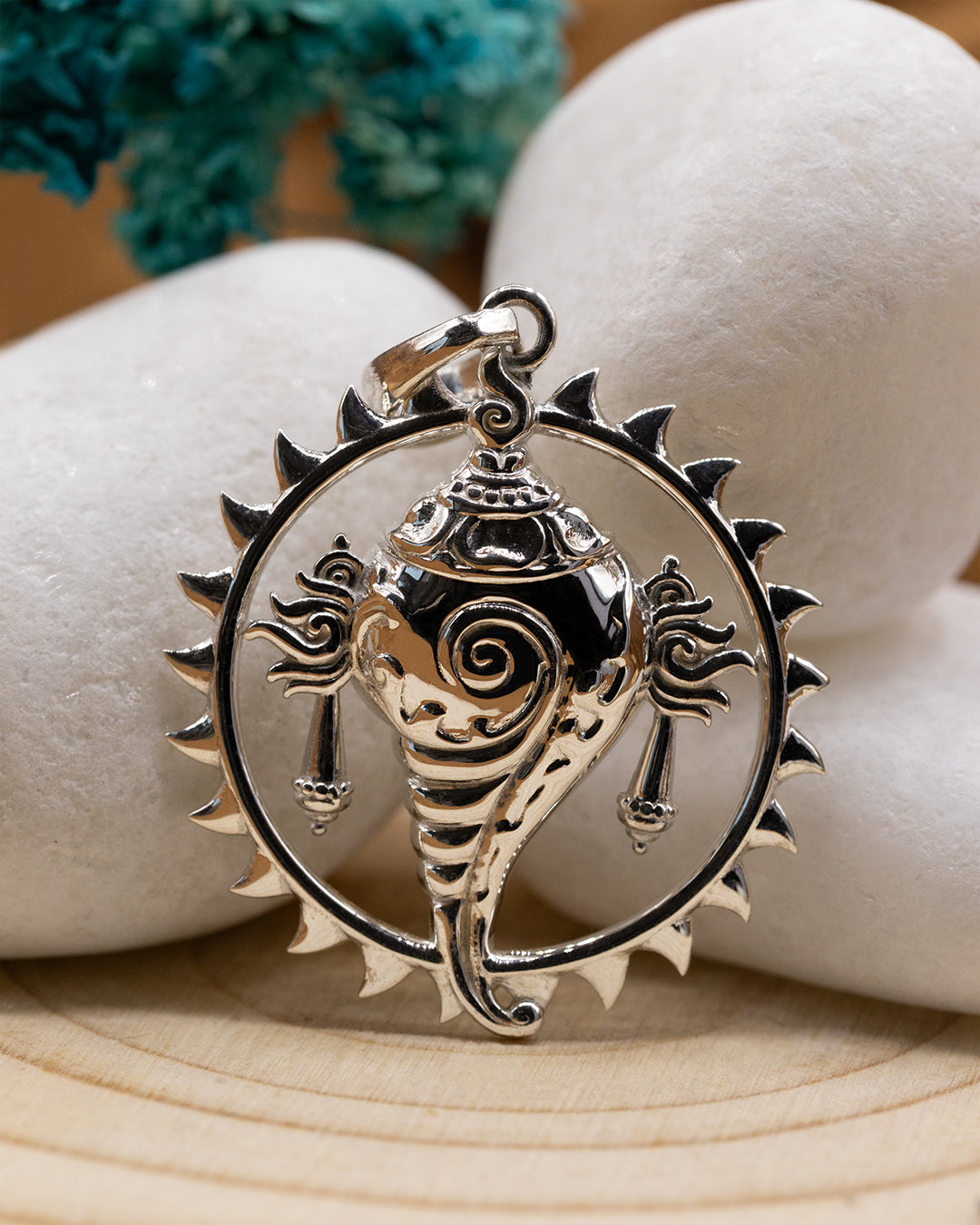 Shanka Chakra Pendant